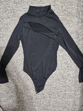 Lulu's Black Long-Sleeve Turtleneck Cutout Bodysuit
